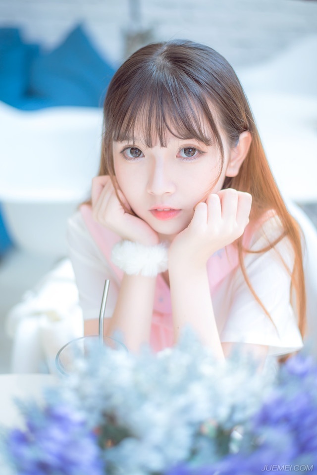 “先生何意？”魏延有些不满的看向法正，刚才他本有机会救下刘璝，却被法正阻止，让他对法正很不爽。